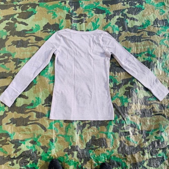 Gray v-neck long sleeve t-shirt - Picture 5 of 6